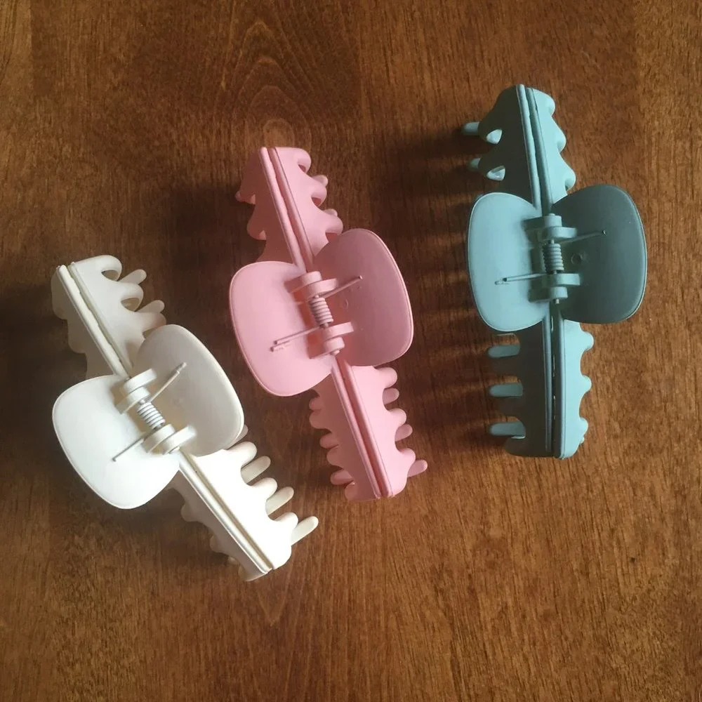 Large pastel claw clips NWOT